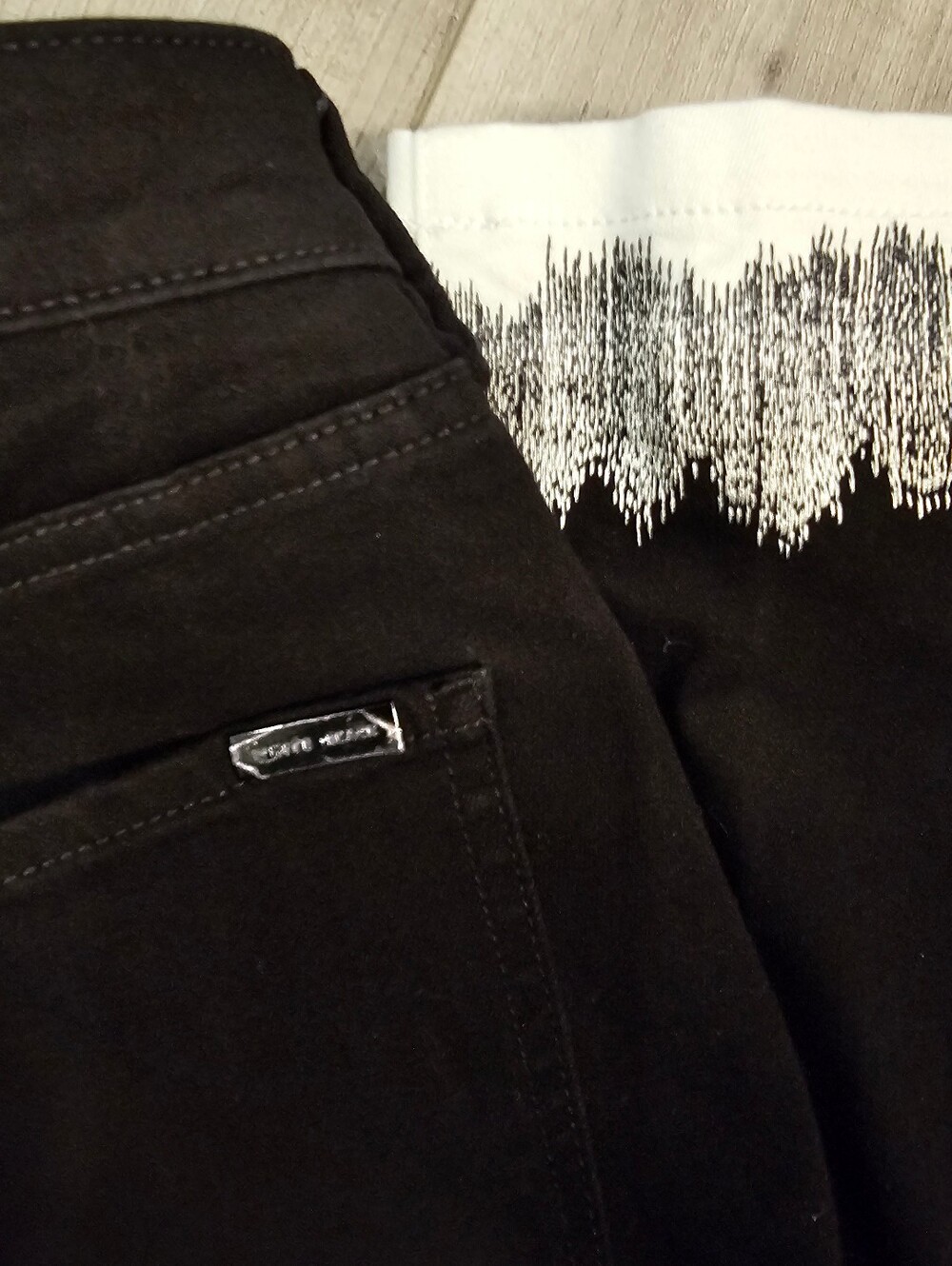 White House Black Market Black Slim Crop Jeans Embroidered Hem 00 - Picture 7 of 10
